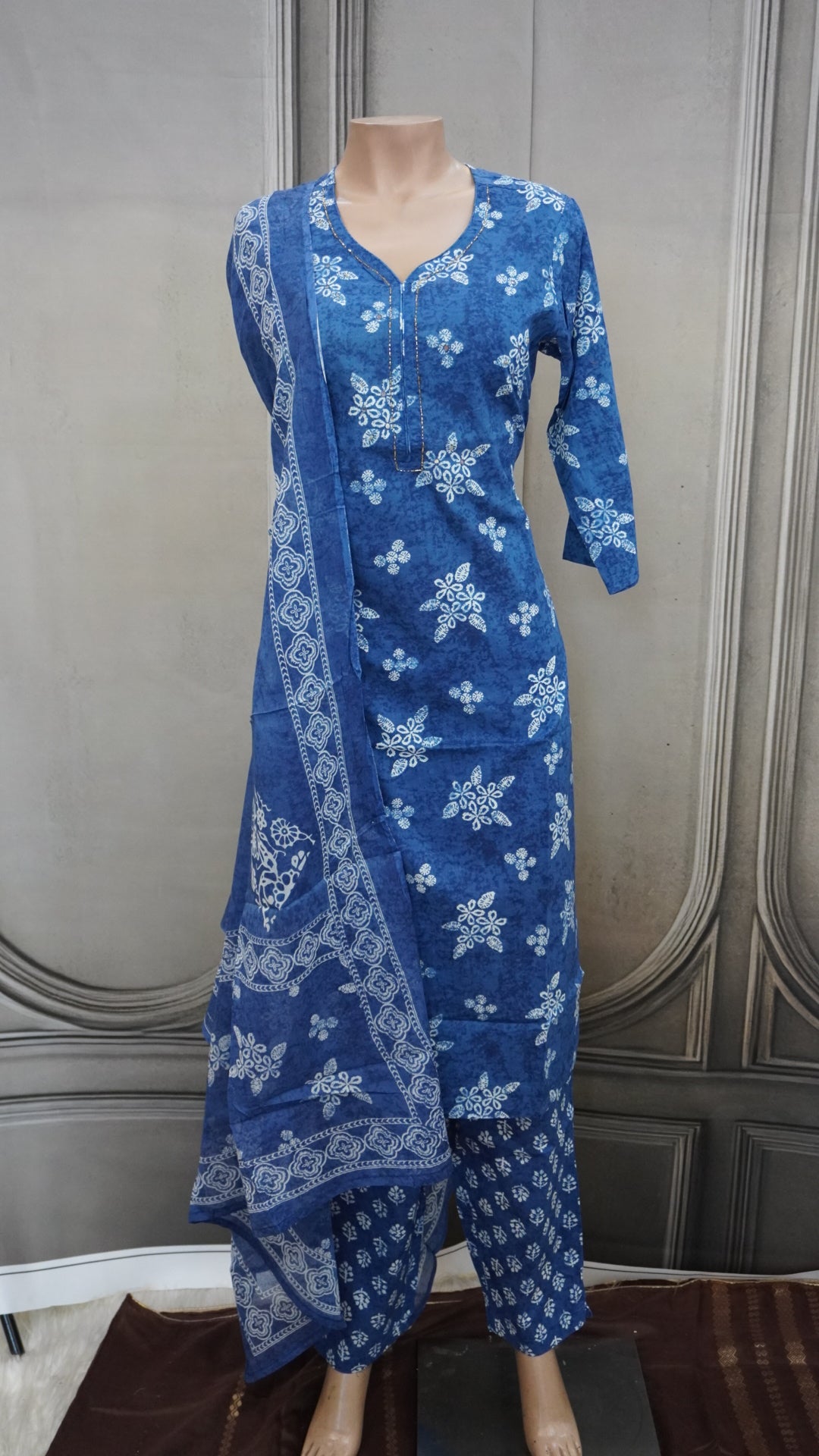 Blue and white floral print kurti