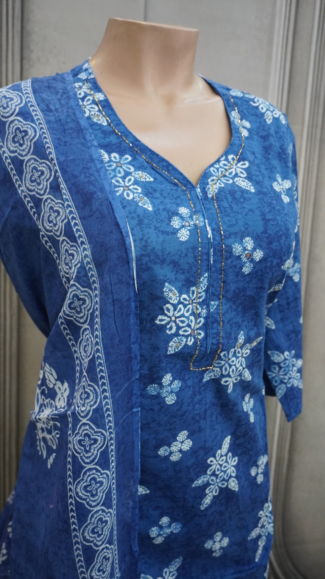 Blue and white floral print kurti