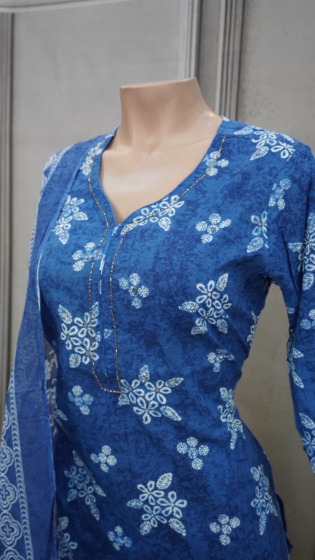 Blue and white floral print kurti