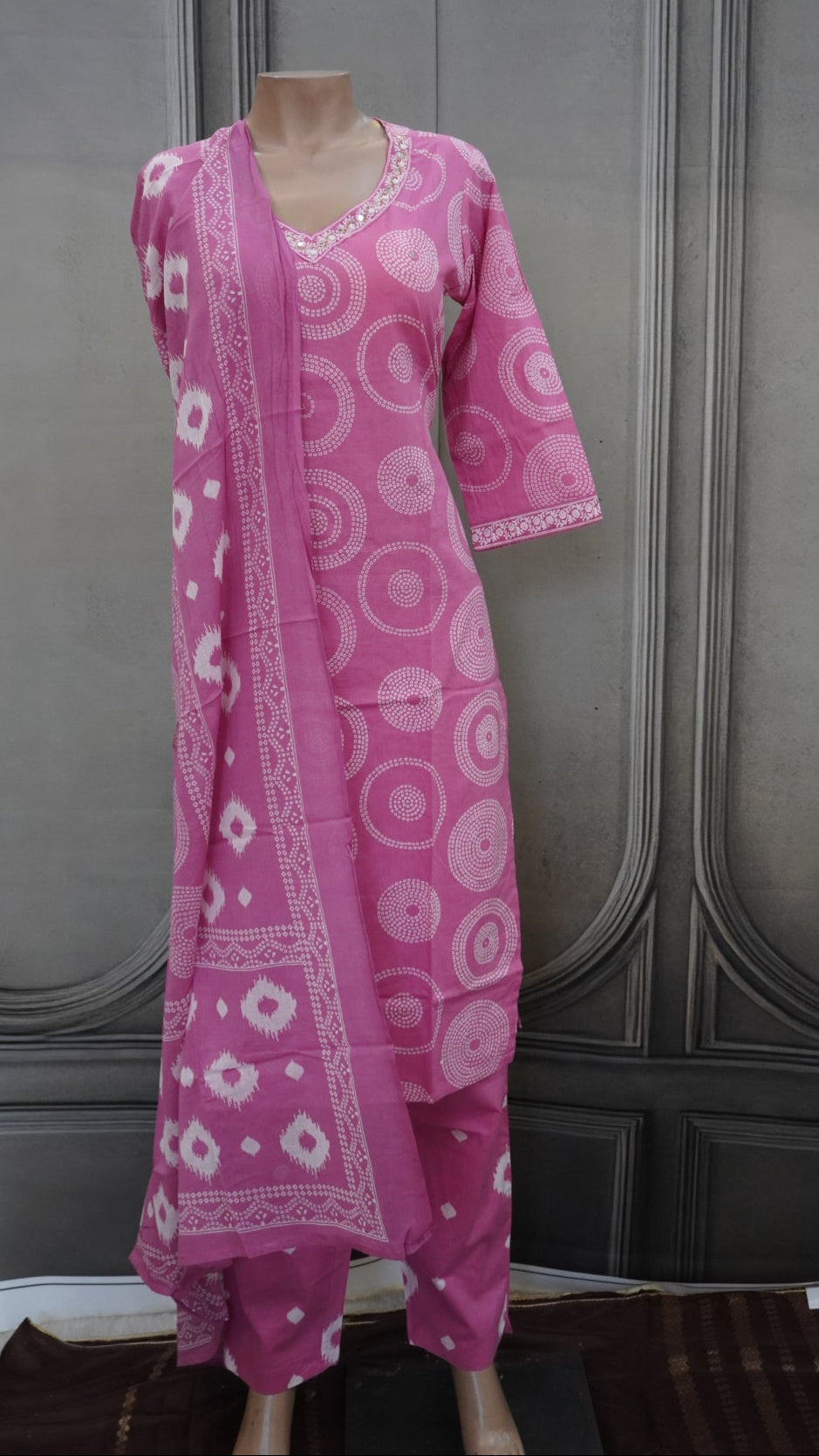 Light pink and white cotton set
