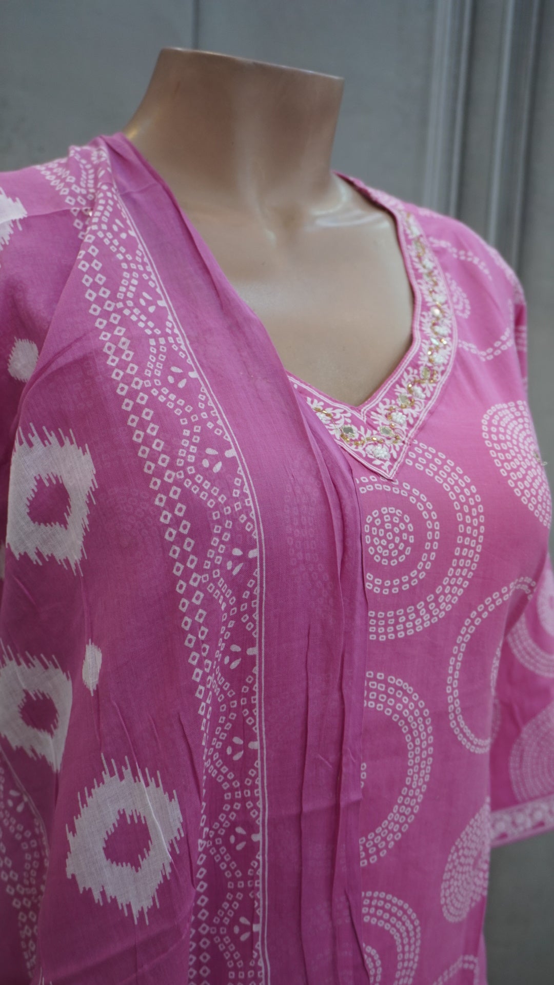 Light pink and white cotton set