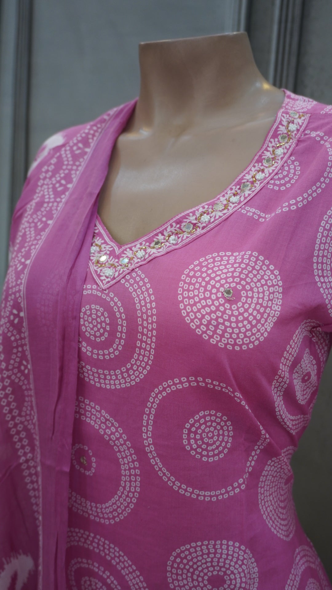 Light pink and white cotton set