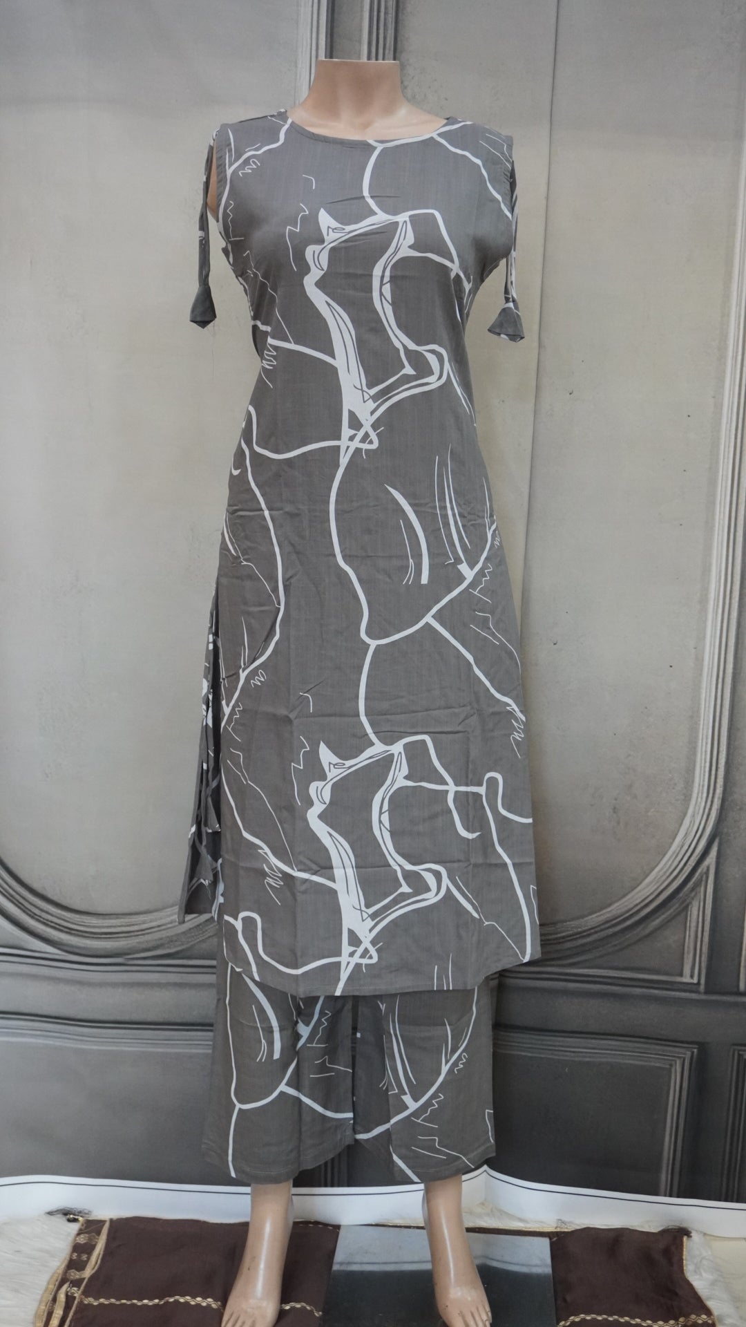 Grey and abstract white cord set