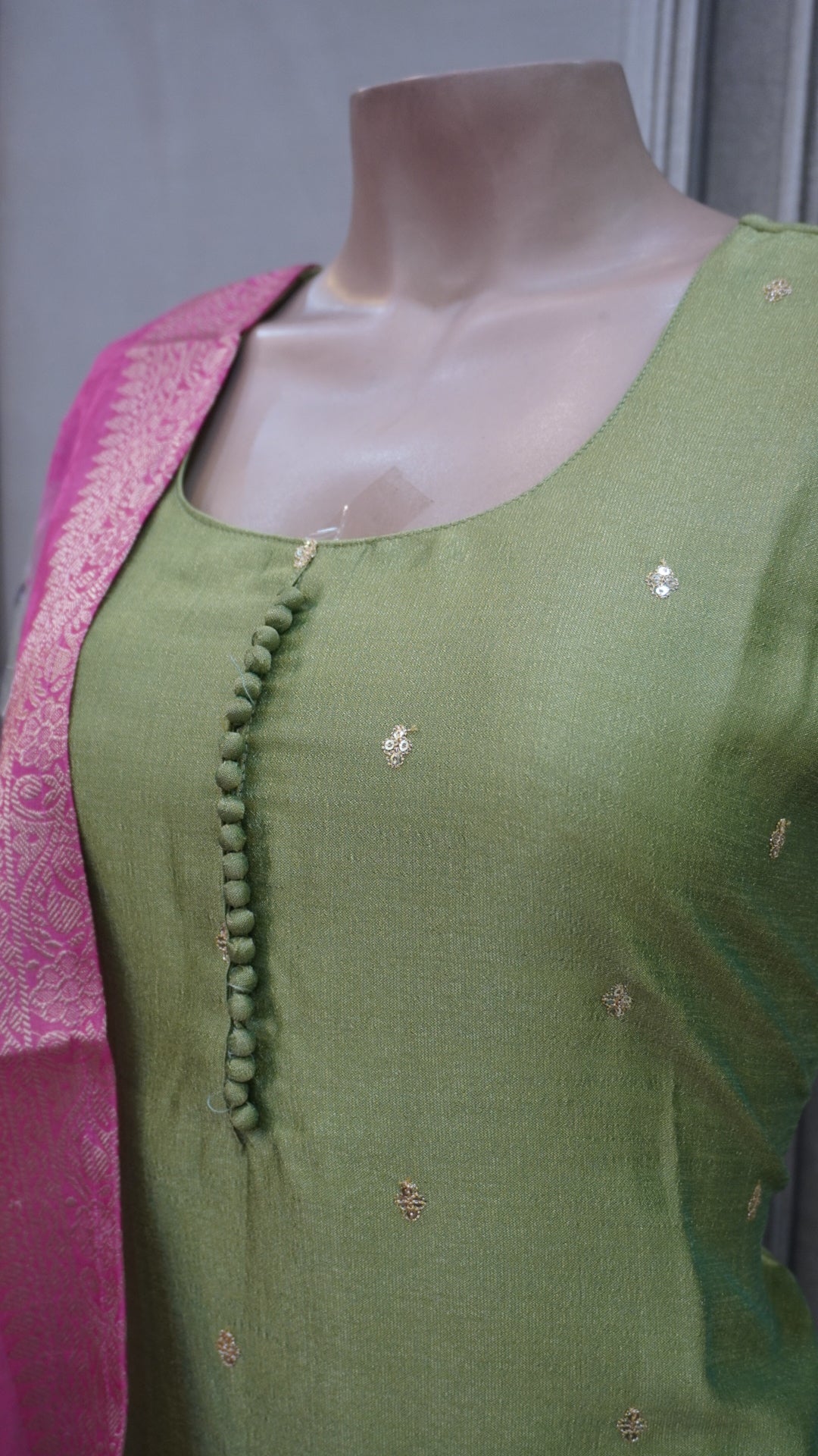Salwar suit