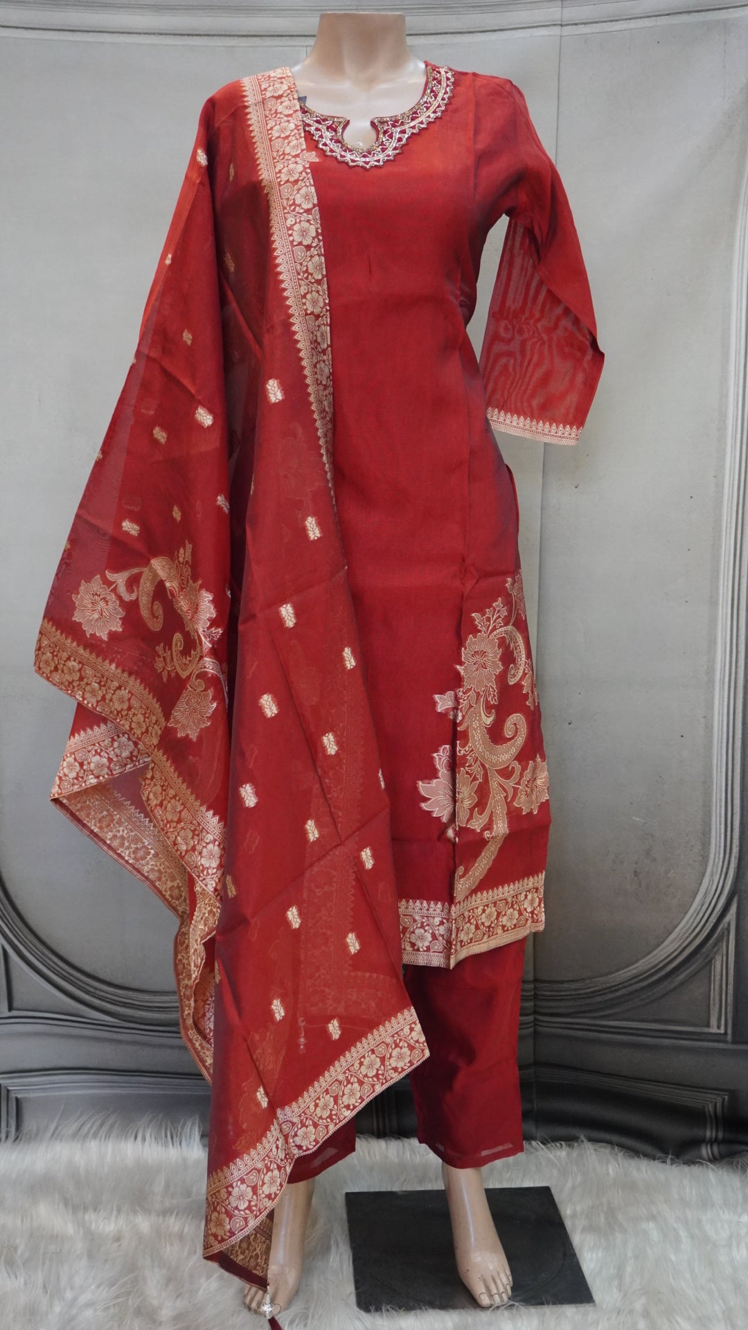 Salwar suit
