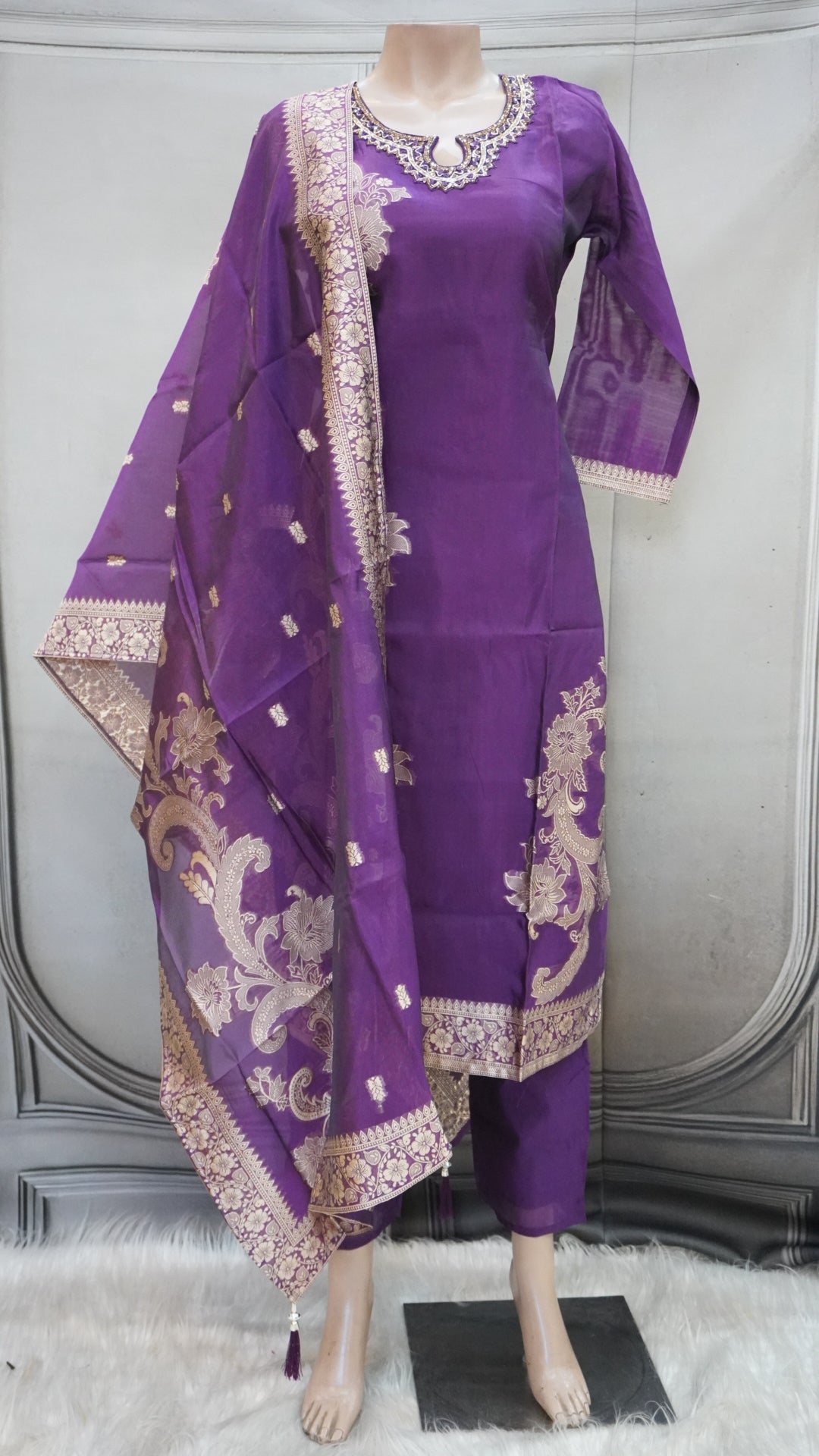 Salwar suit