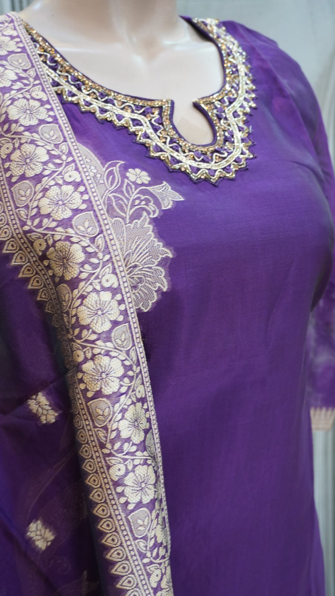 Salwar suit