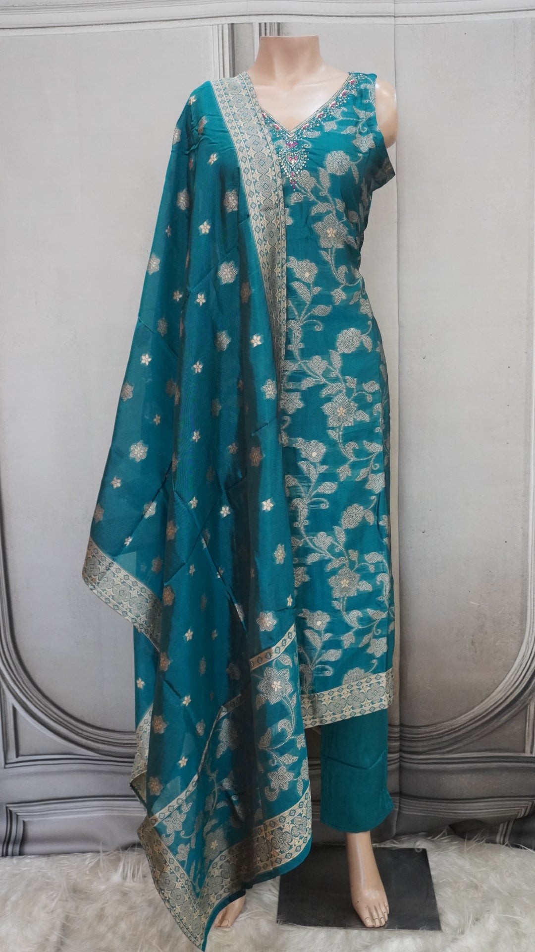 Salwar suit