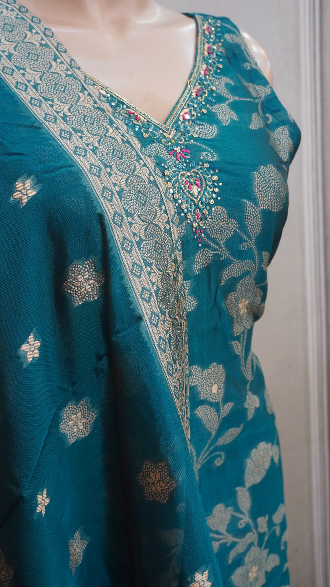 Salwar suit