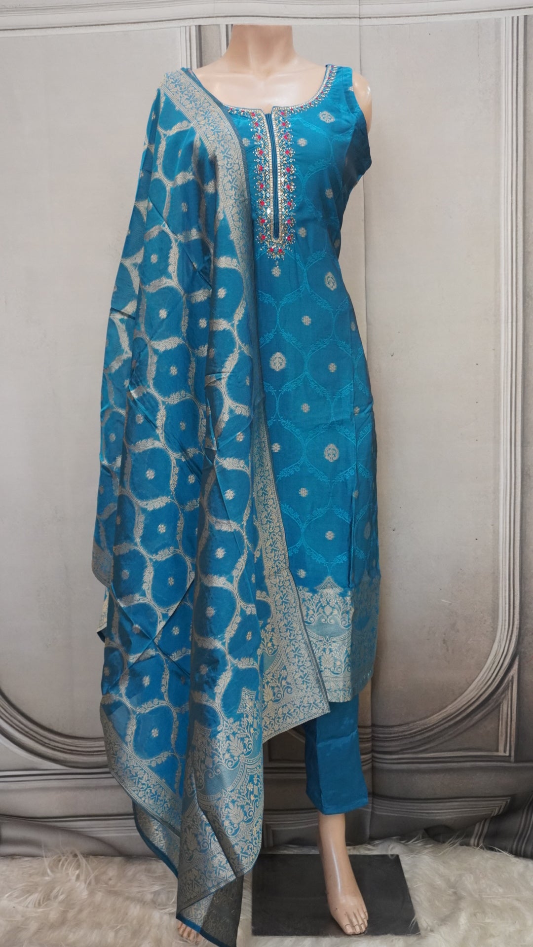 Salwar suit