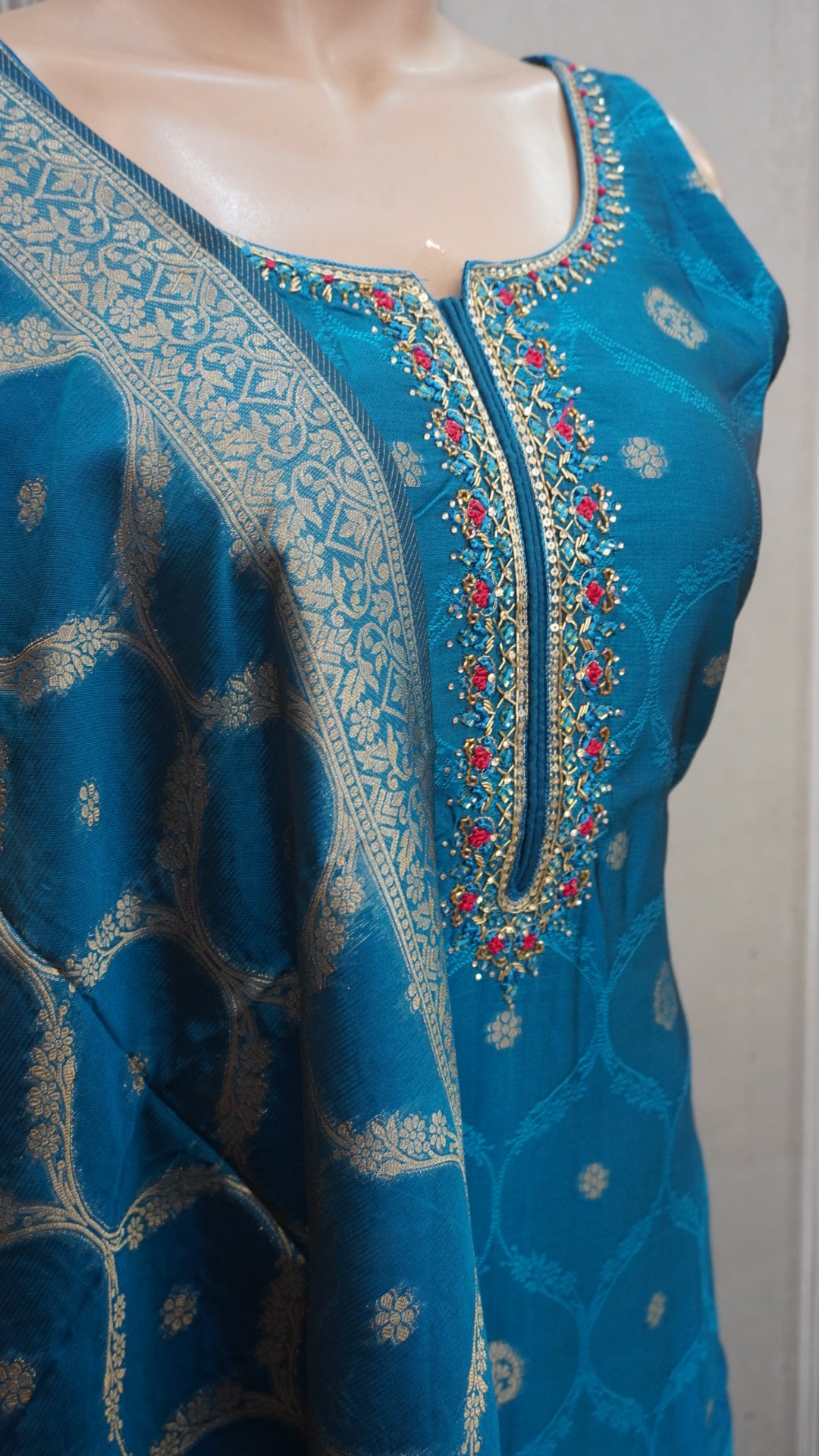 Salwar suit