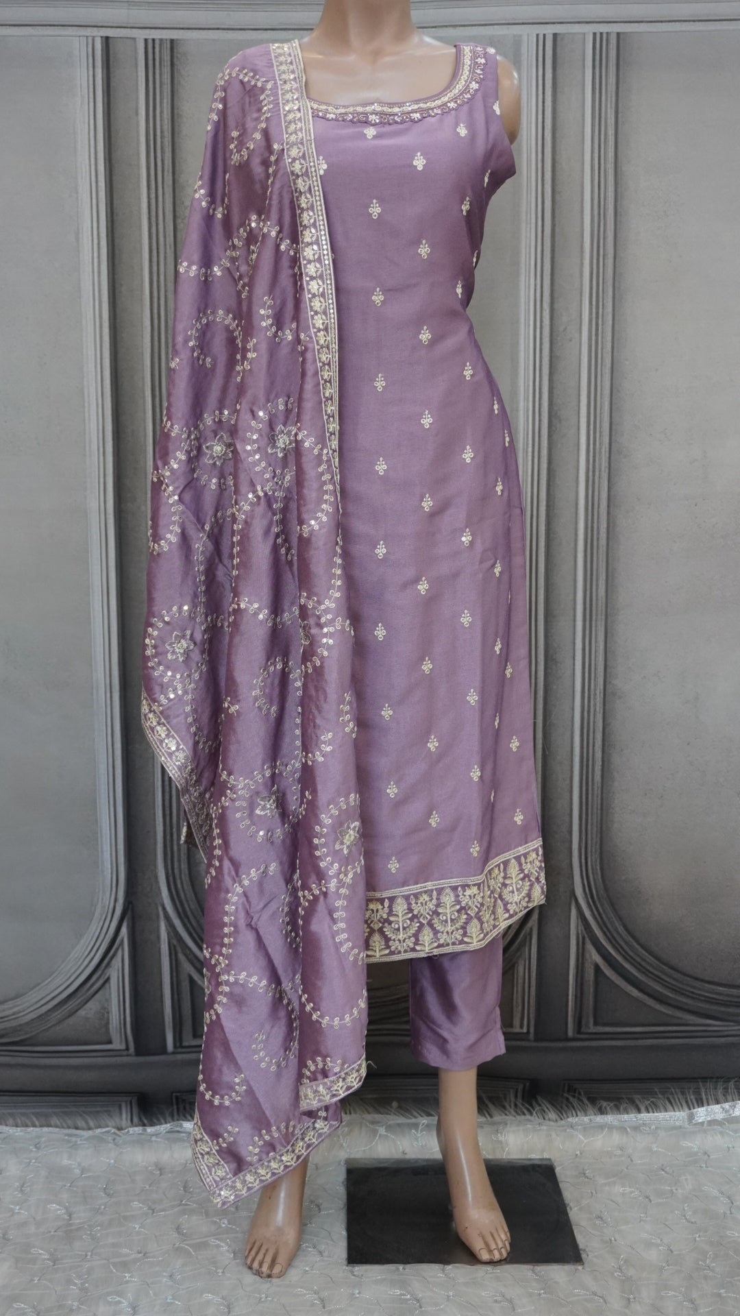 Salwar suit