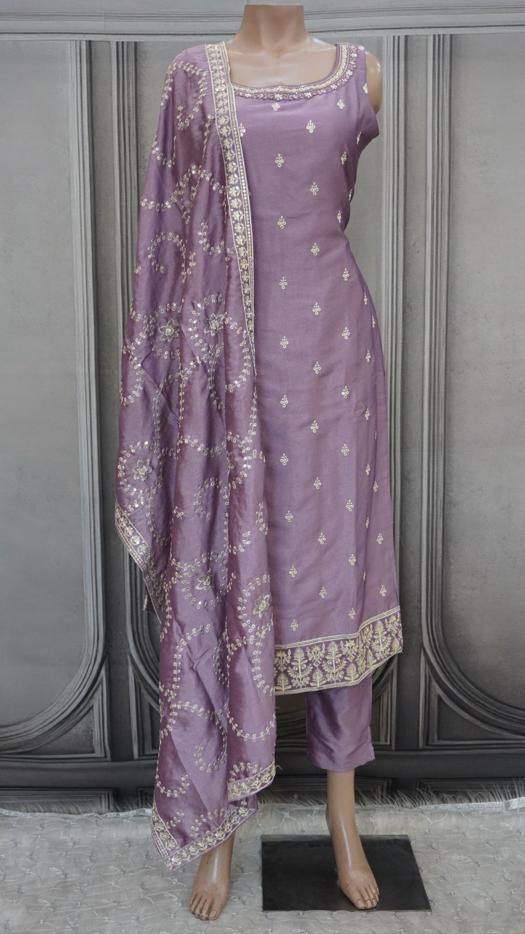 Salwar suit