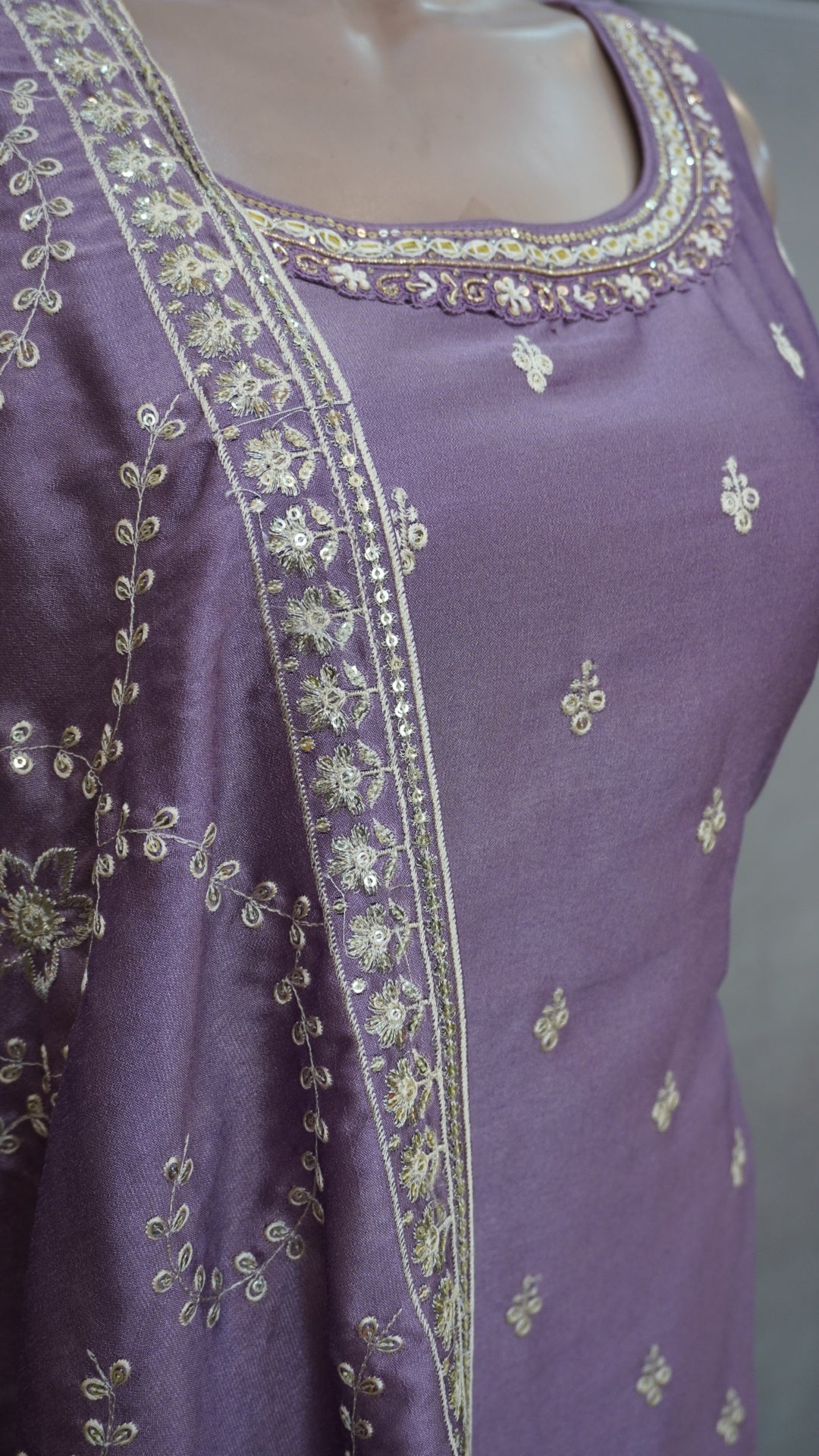 Salwar suit