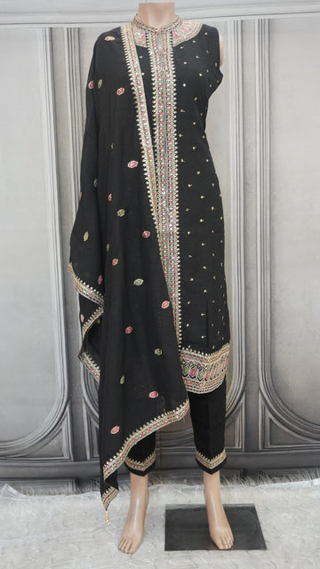 Salwar suit