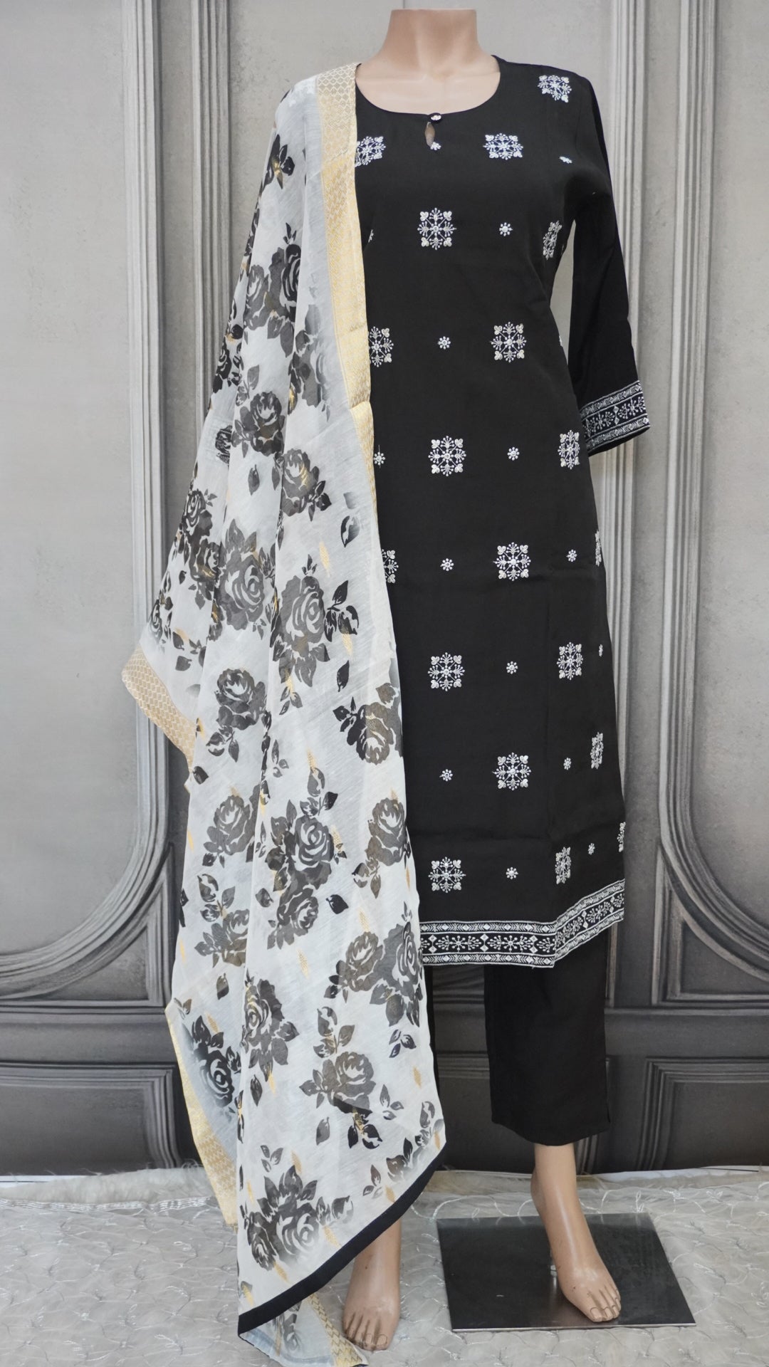 Salwar suit