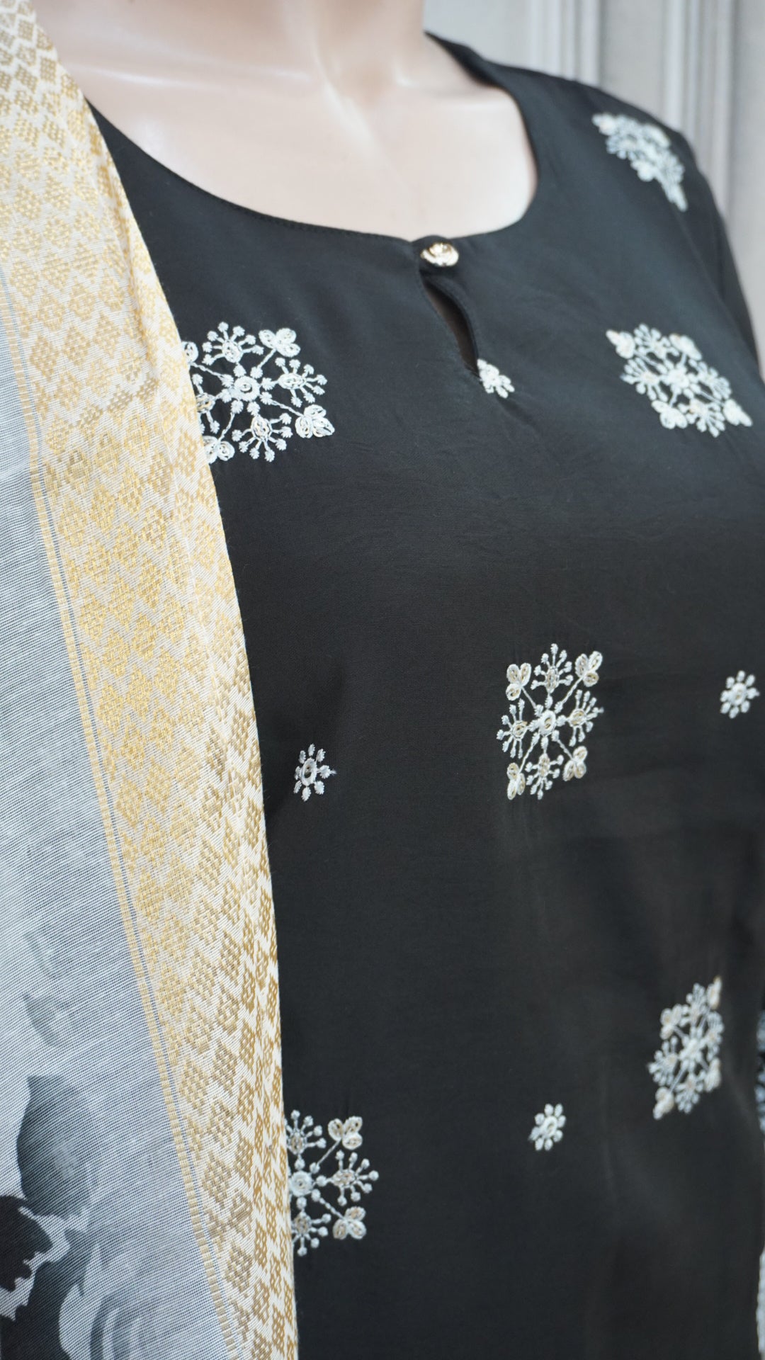 Salwar suit