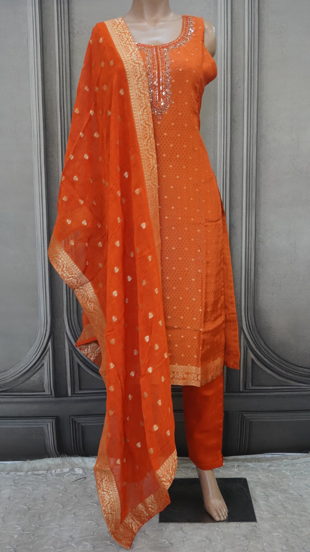 Salwar suit