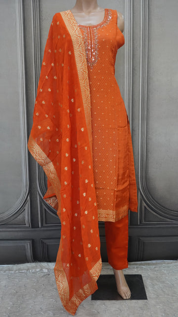 Salwar suit