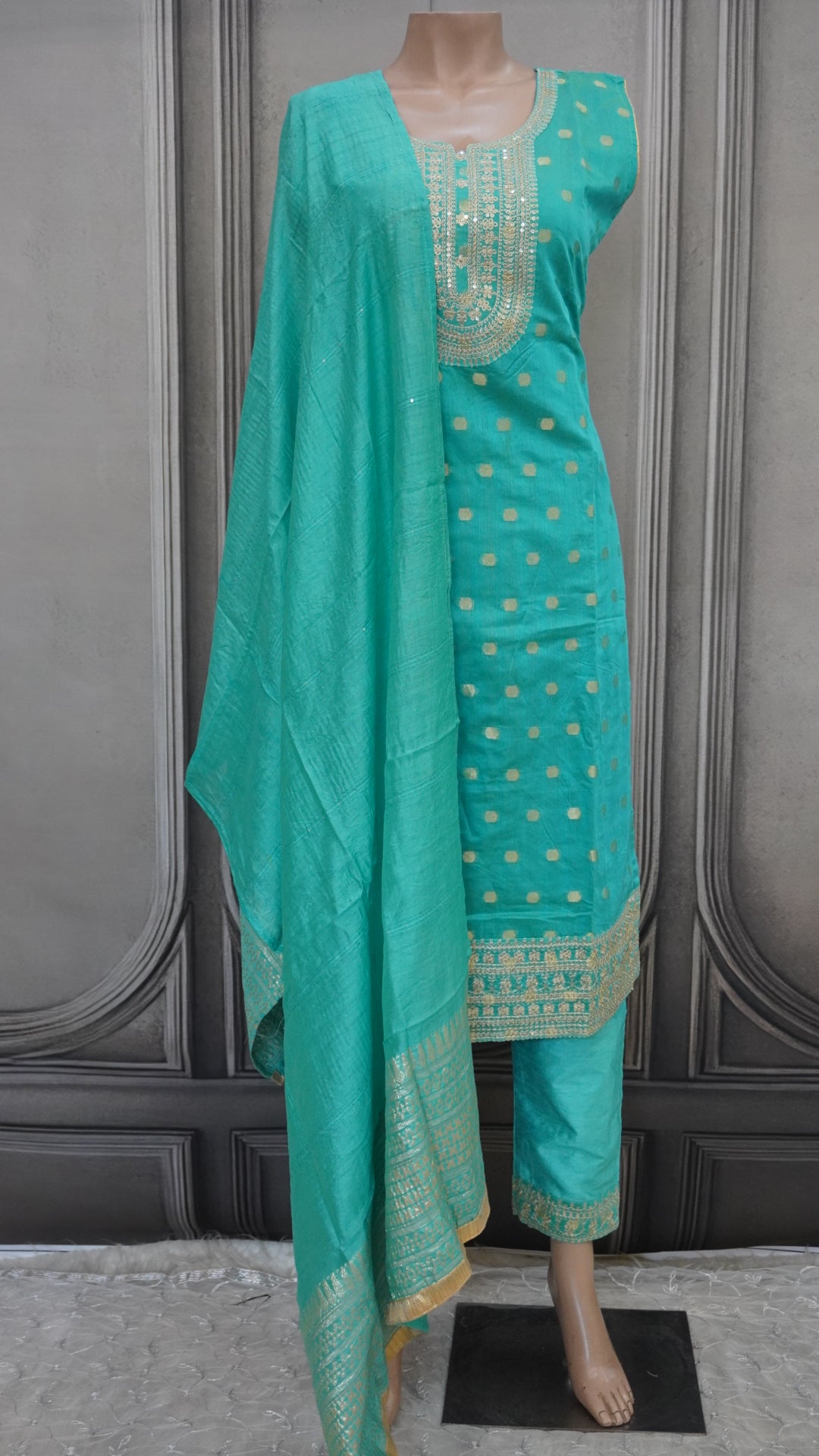 Salwar suit