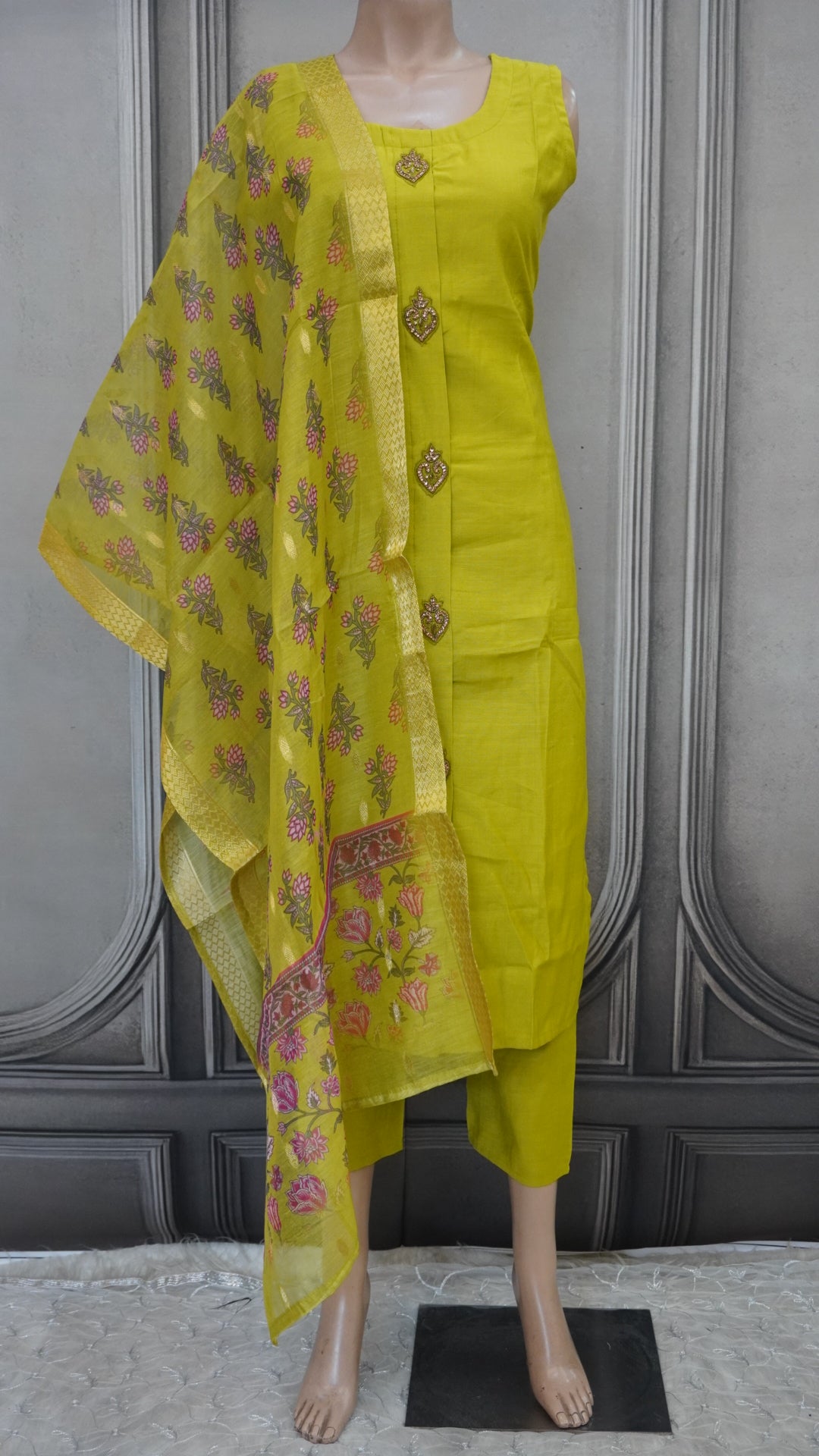 Salwar suit