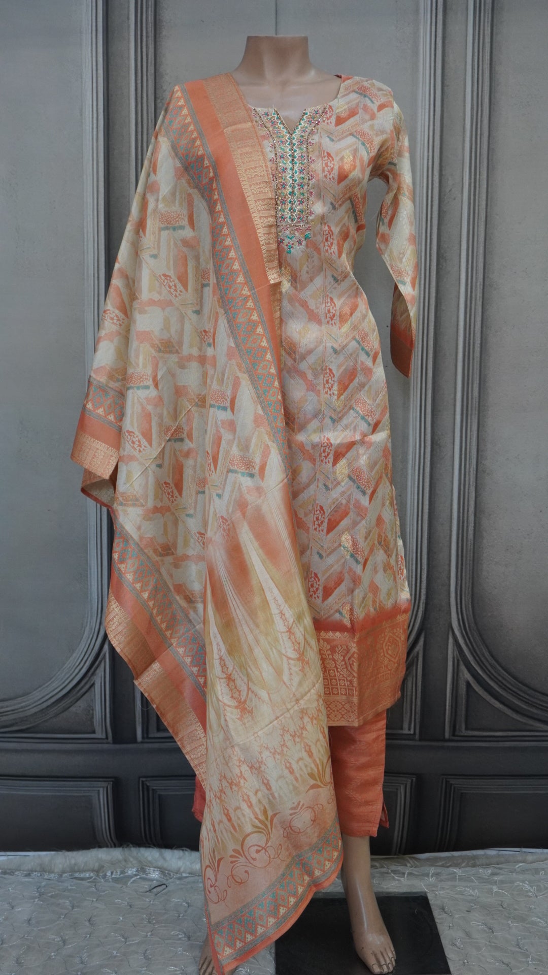 Salwar suit
