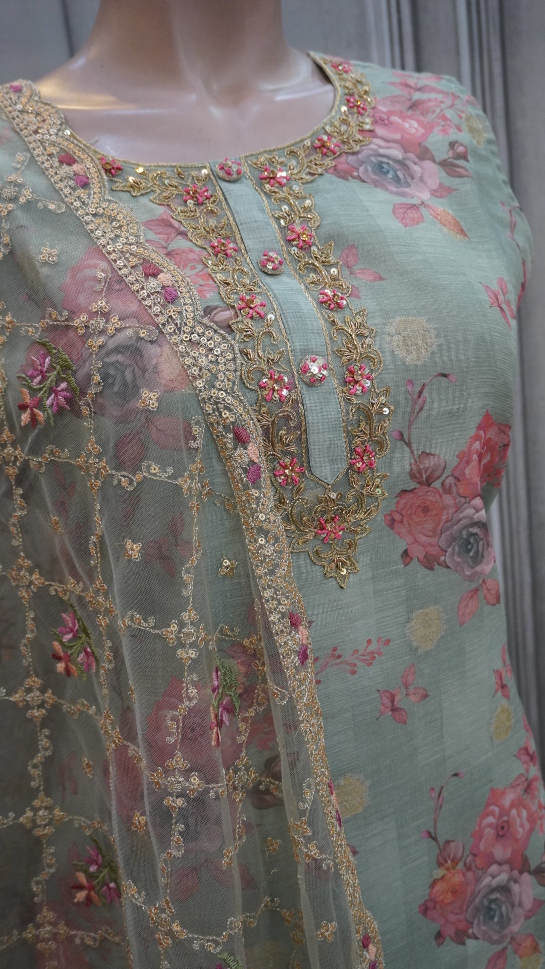 Salwar suit
