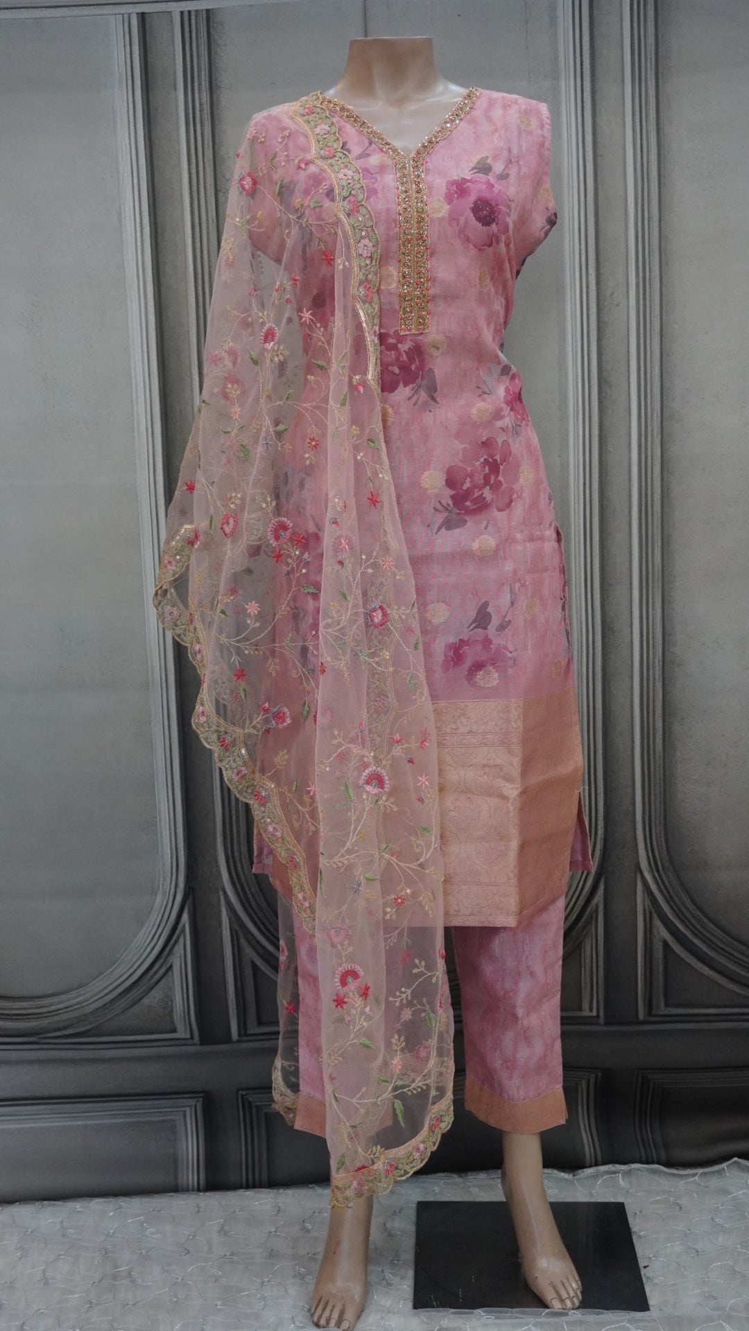 Salwar suit