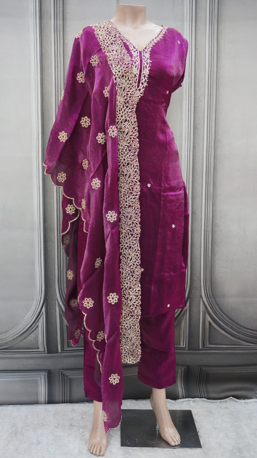 Salwar suit