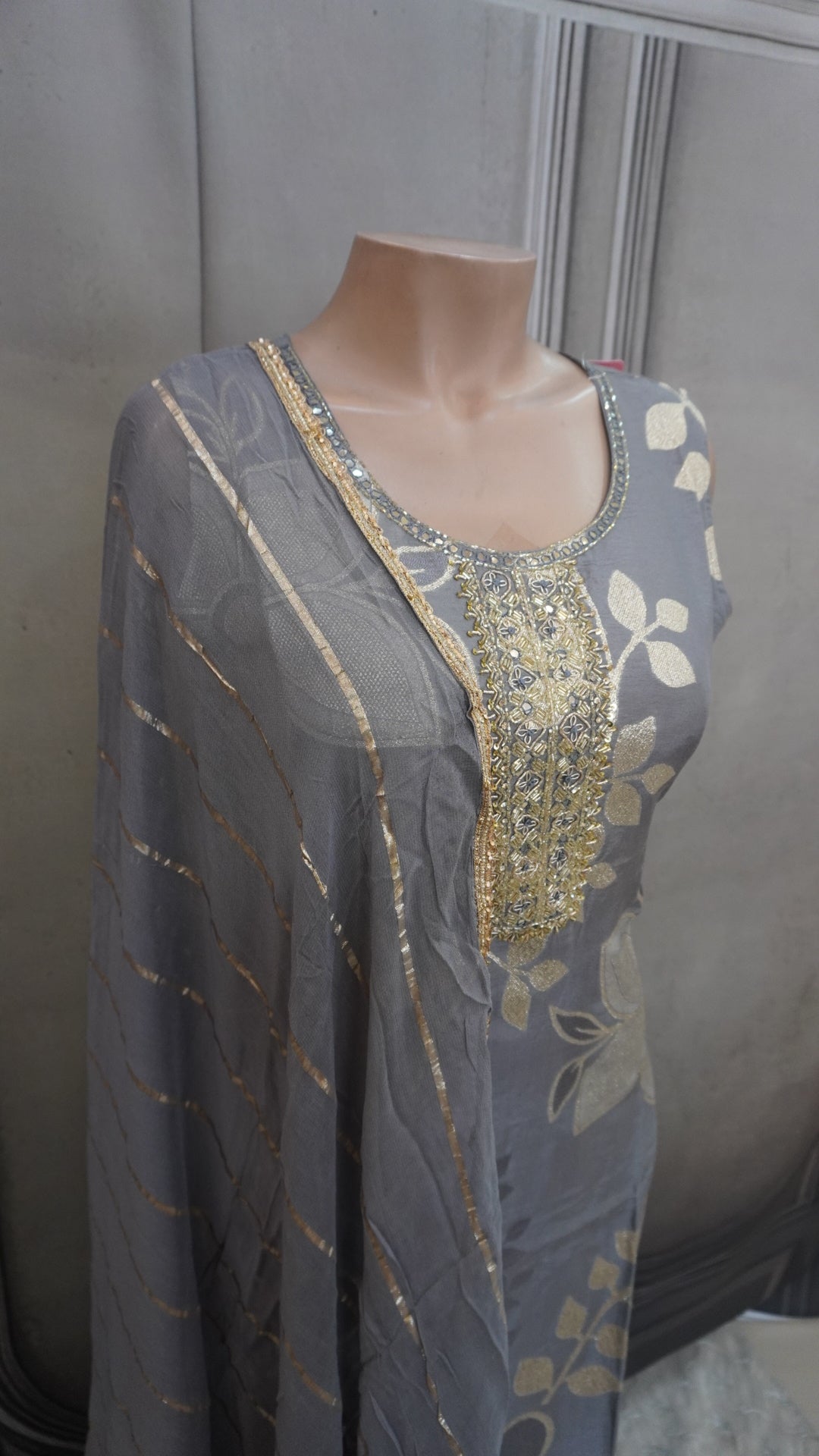 Salwar suit