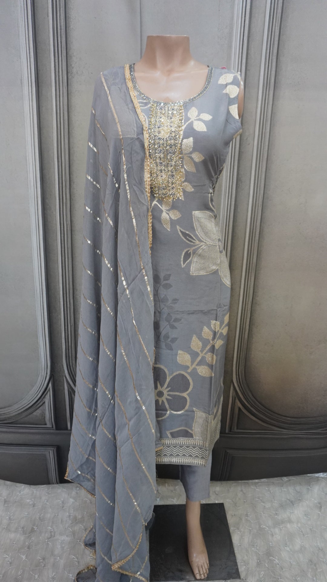 Salwar suit