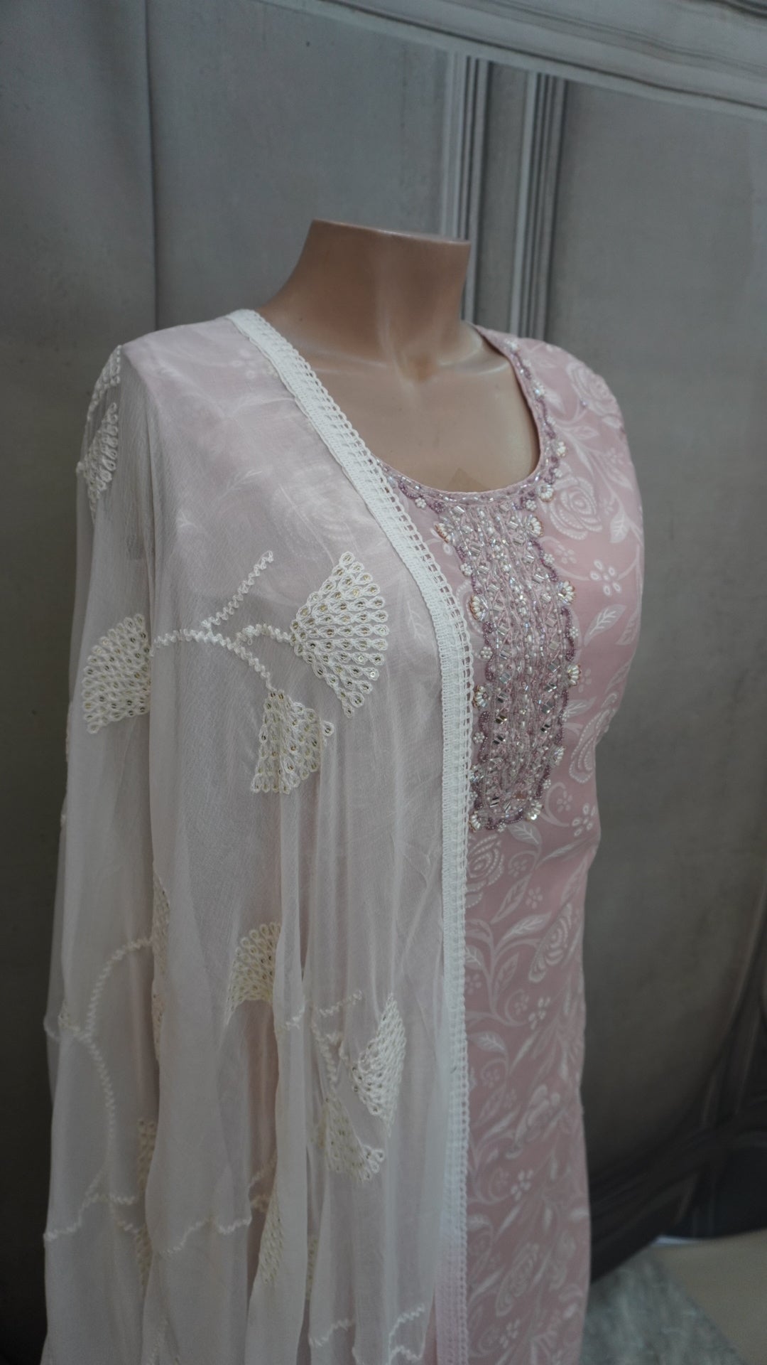 Salwar suit