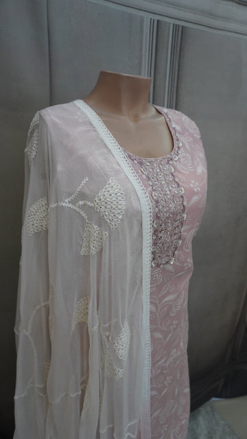 Salwar suit