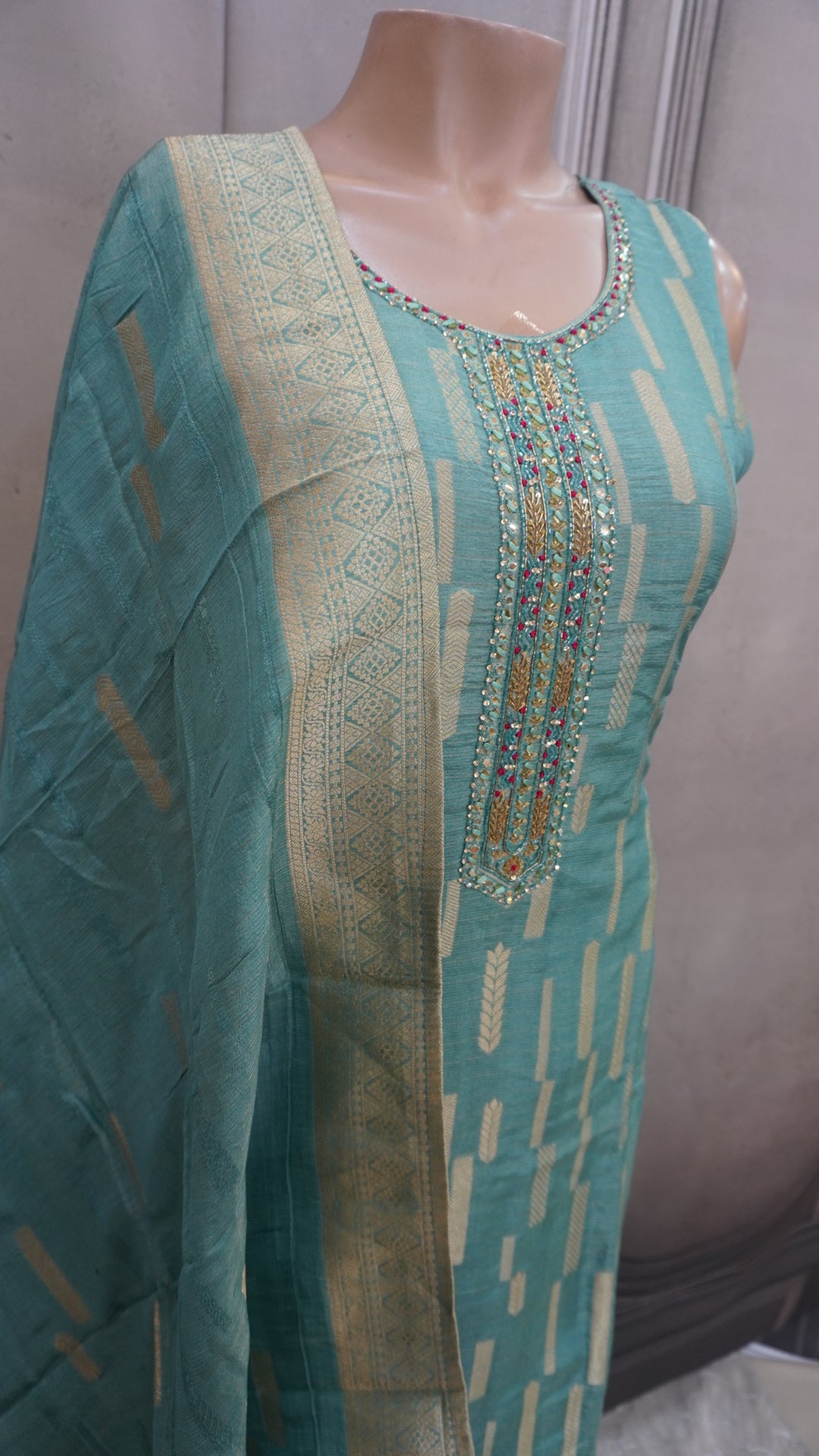 Salwar suit