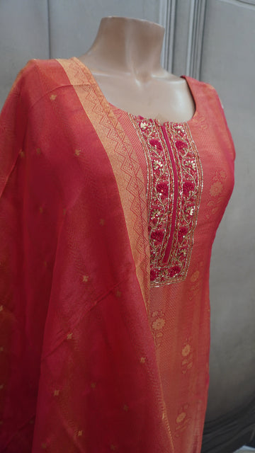 Salwar suit