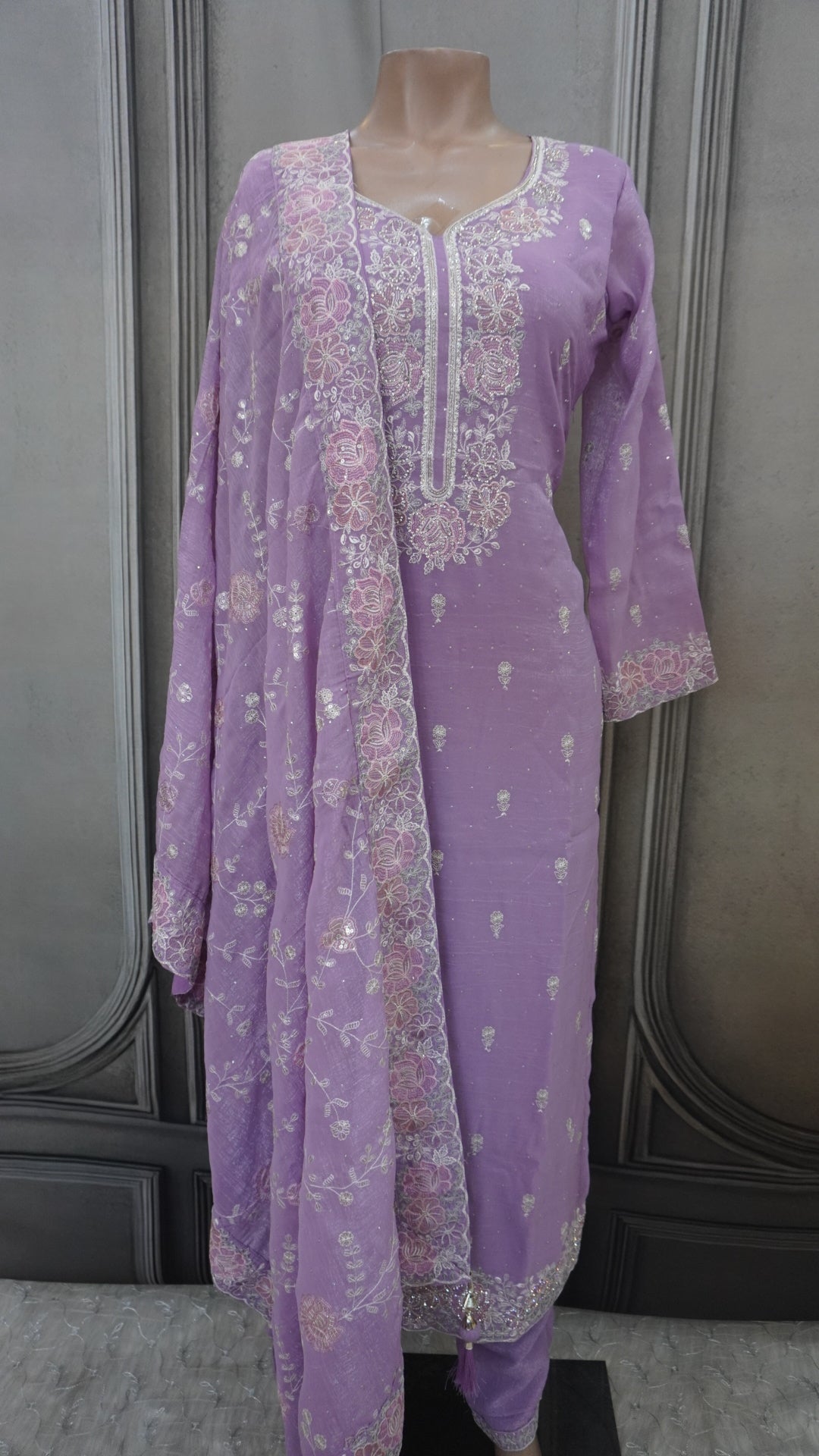 Salwar suit