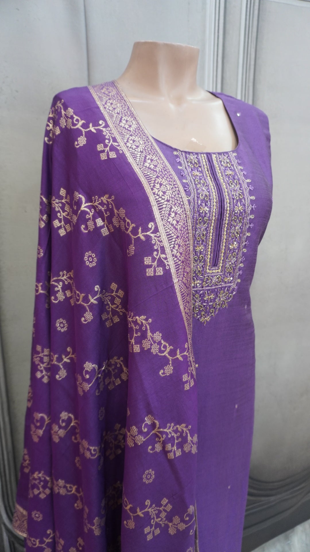 Salwar suit