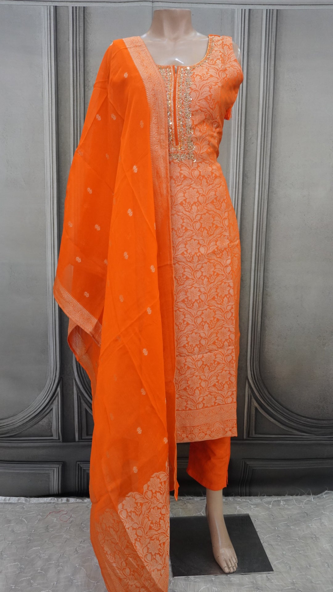 Salwar suit
