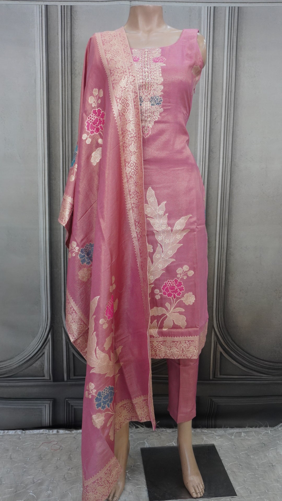Salwar suit