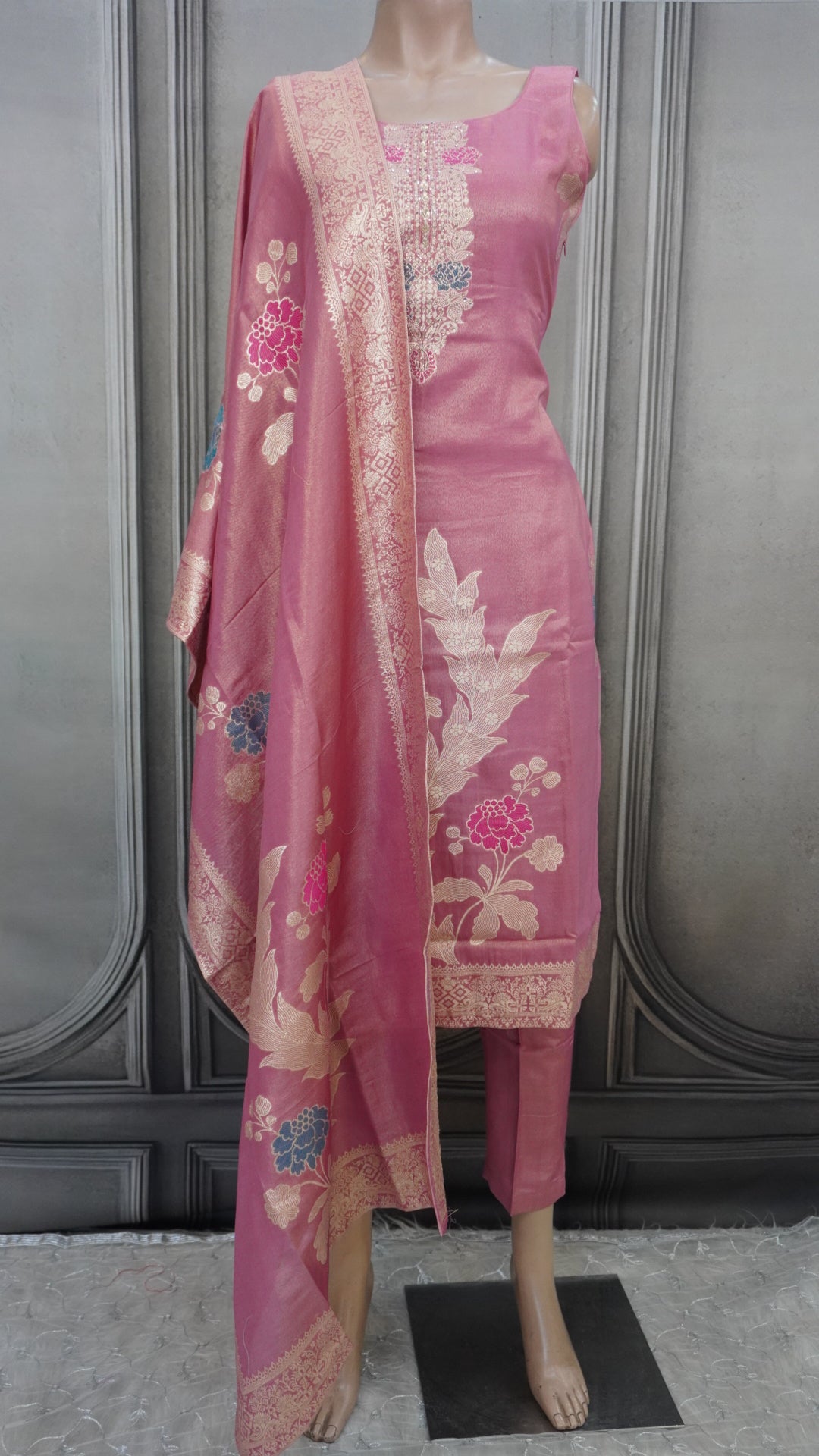 Salwar suit