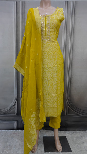 Salwar suit