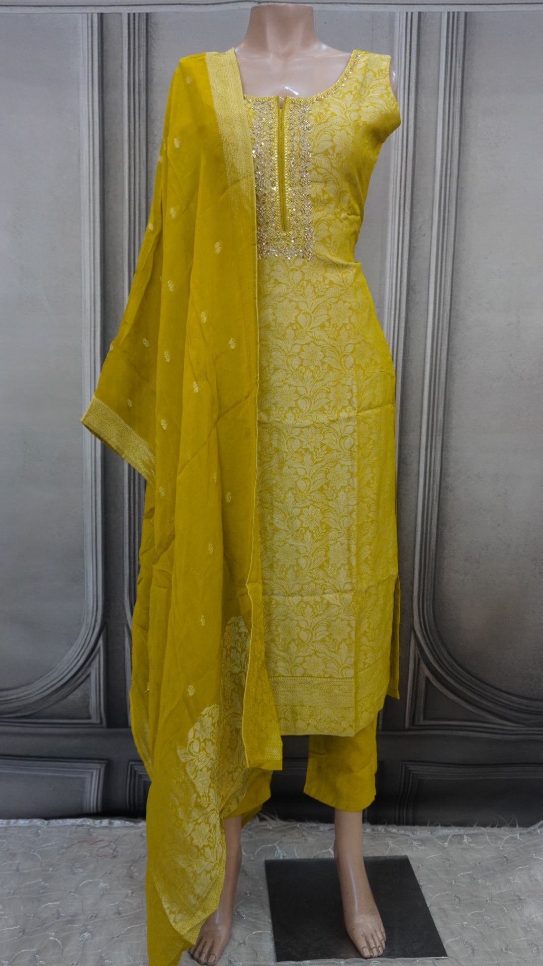 Salwar suit