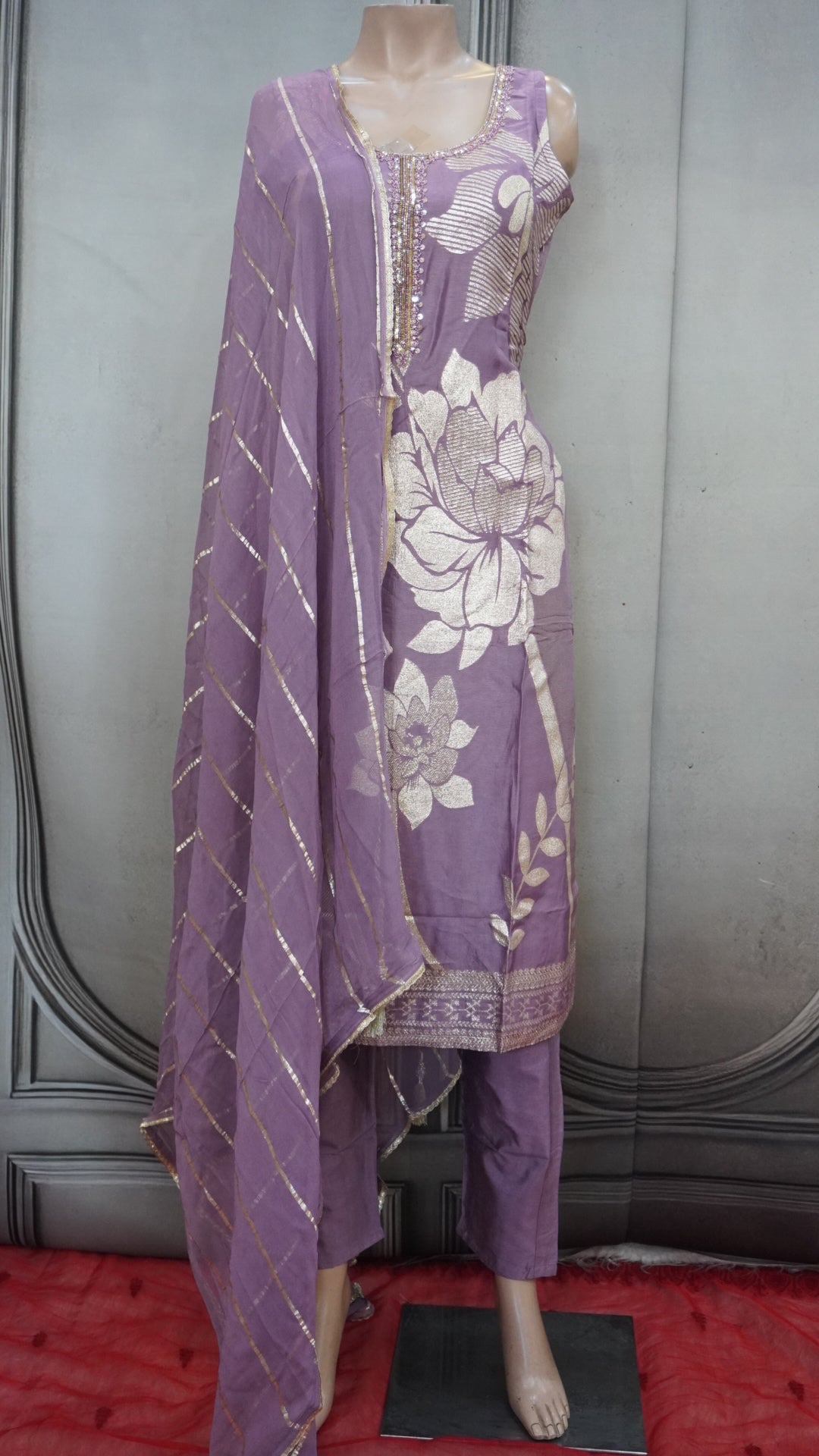 Salwar suit