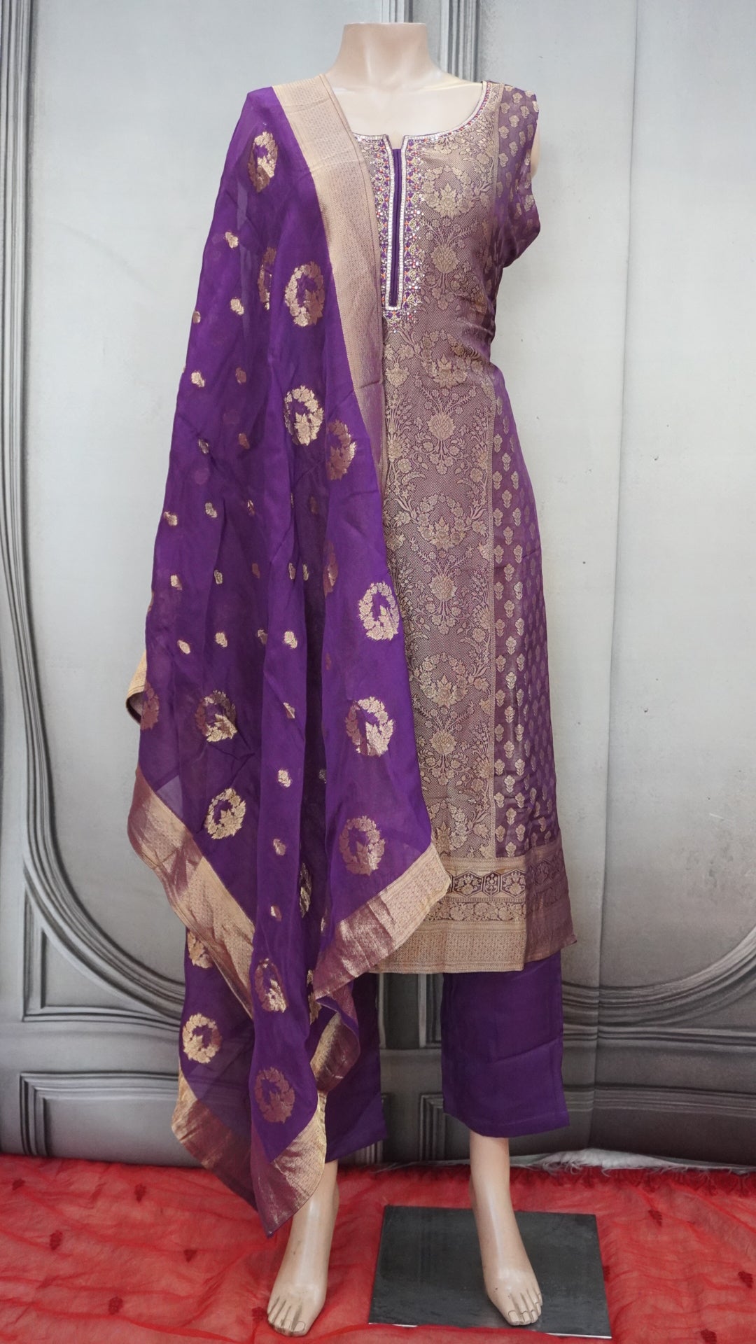 Salwar suit