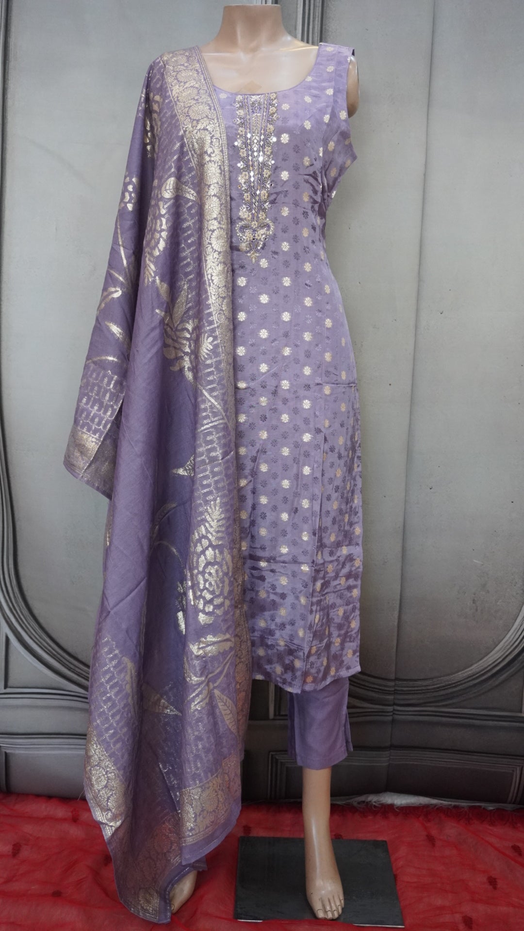 Salwar suit