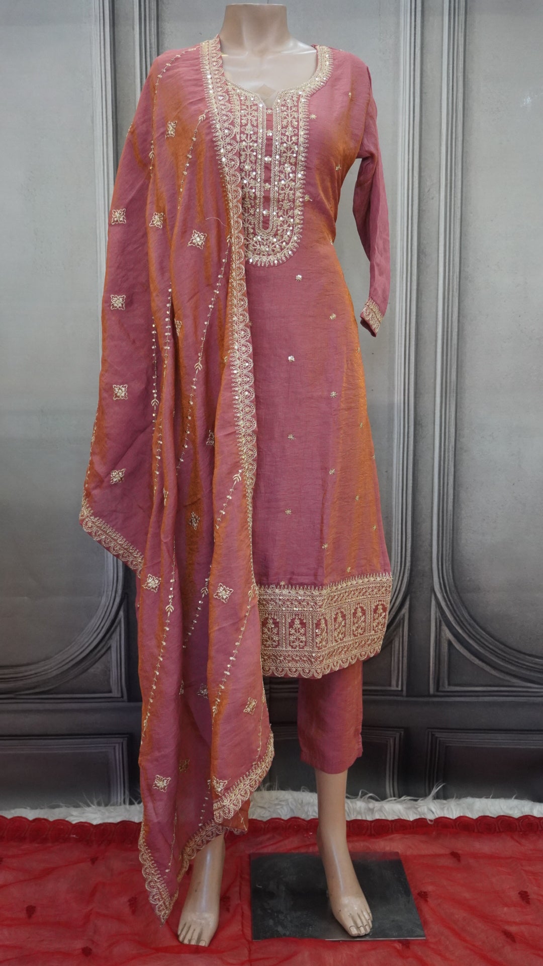 Salwar suit