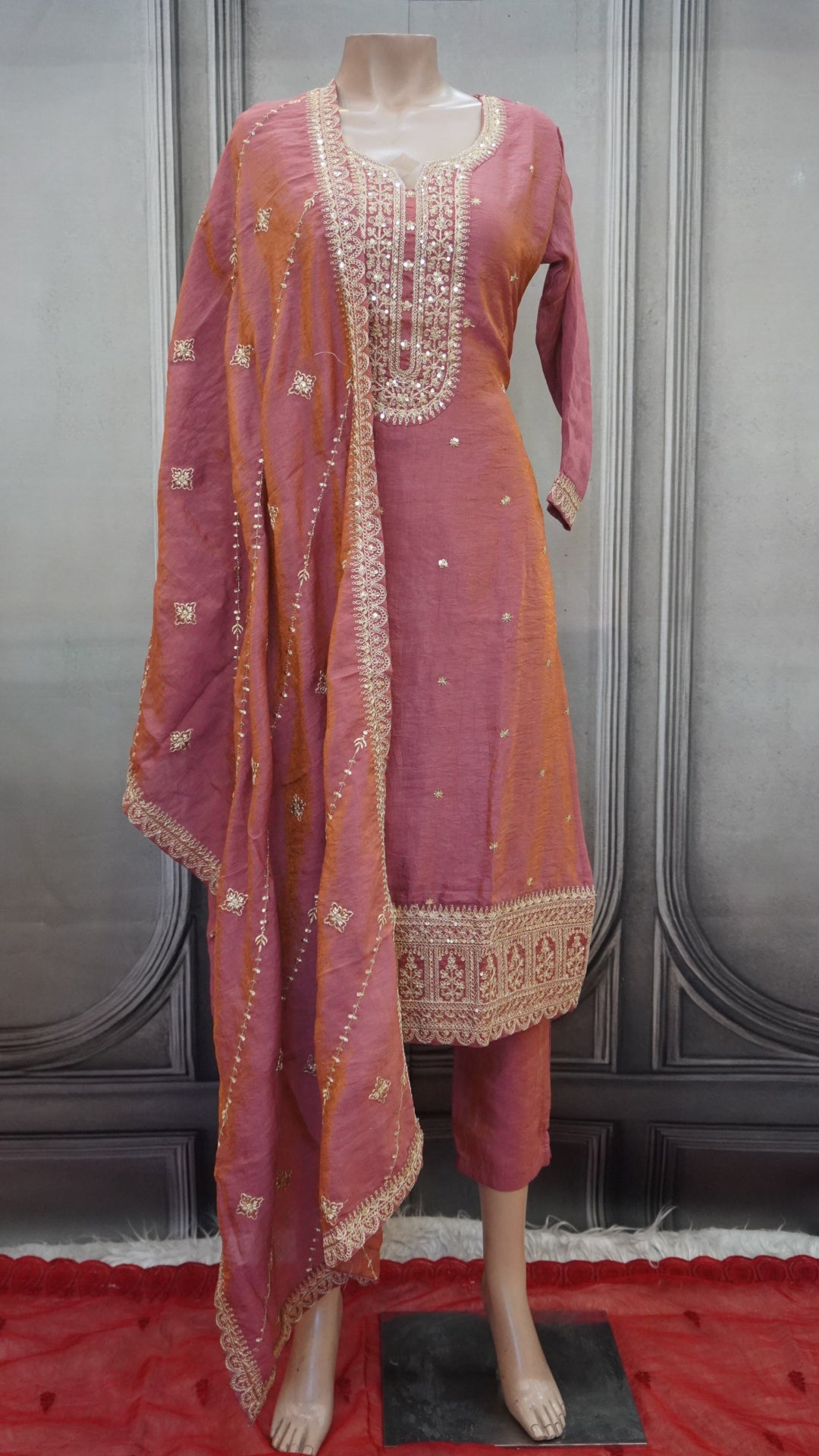 Salwar suit