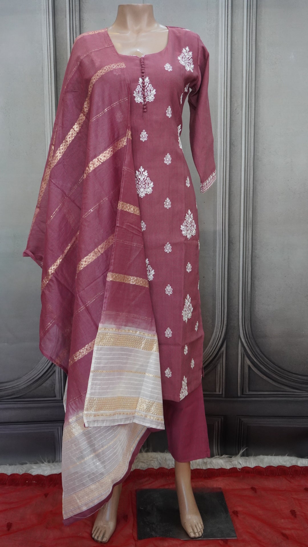 Salwar suit