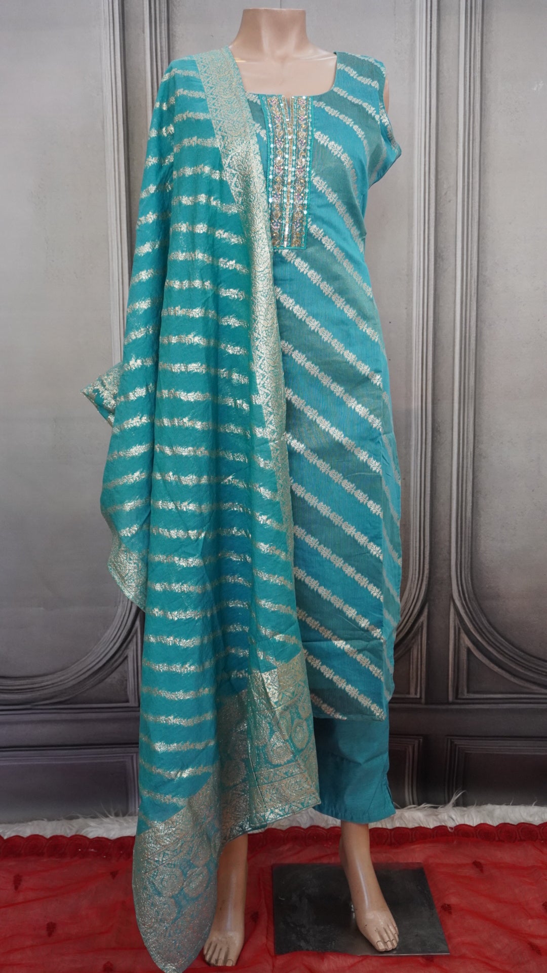 Salwar suit