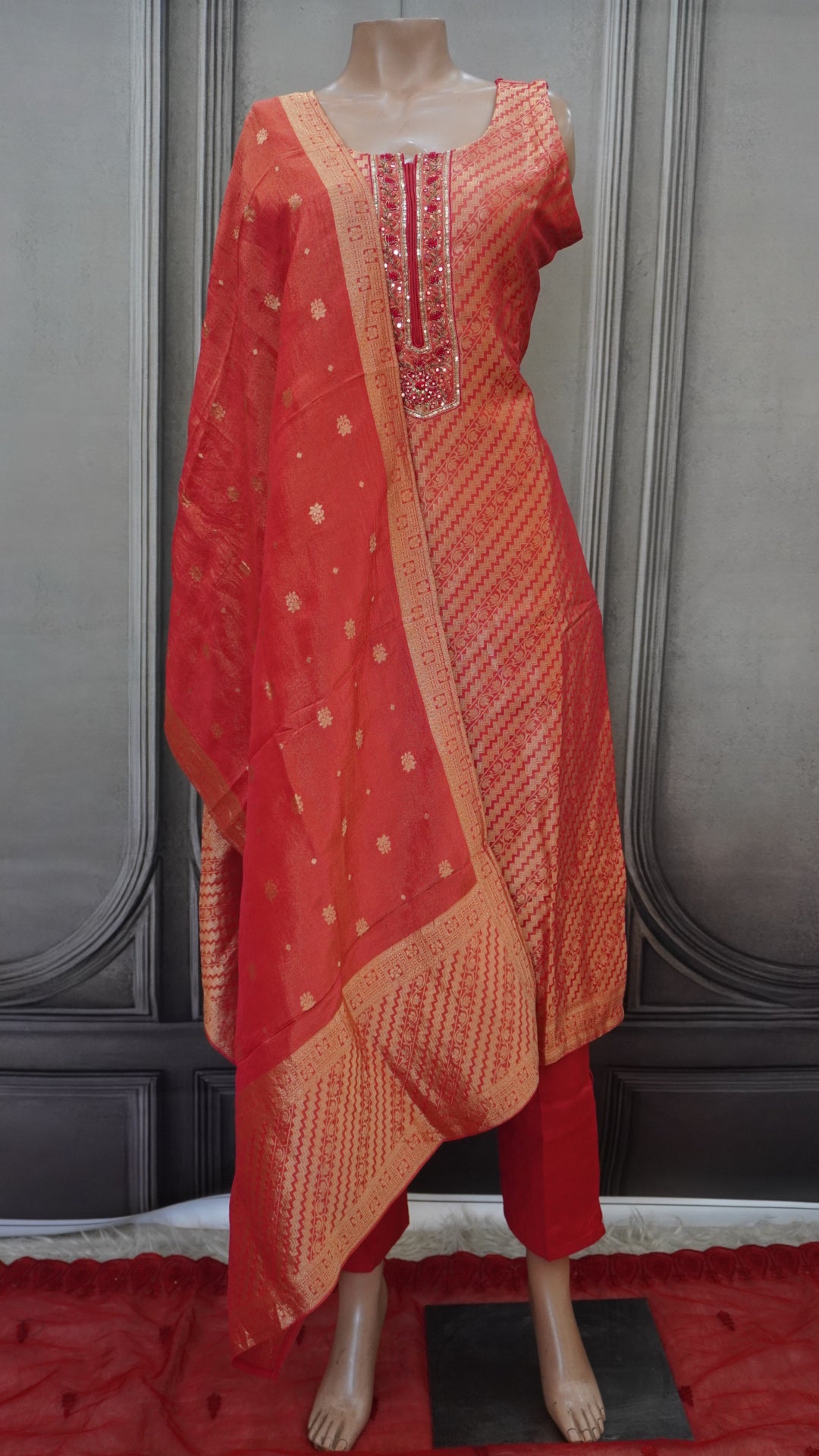 Salwar suit